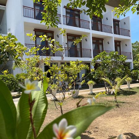 Amanda Beach Resort Passikudah Экстерьер фото